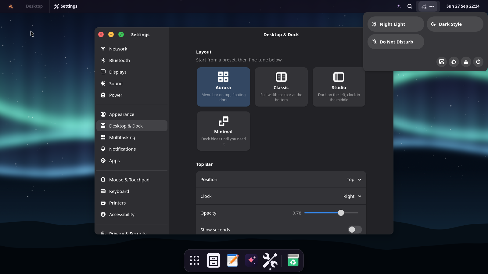 Desktop & Dock settings with layout presets